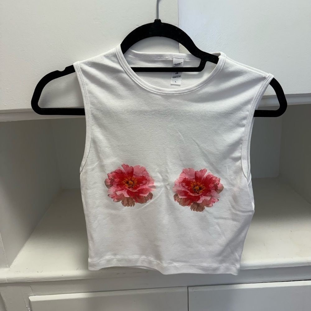Hawaiian Flower Bust Detail Tank Top - Cropped